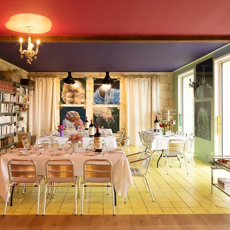 Les De L'hostel Du Chateau